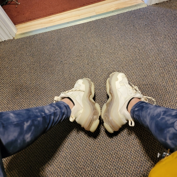 SIZE 6 WOMEN'S TRIPLE S CLEAR SOLE TRAINER - Picture 2 of 2